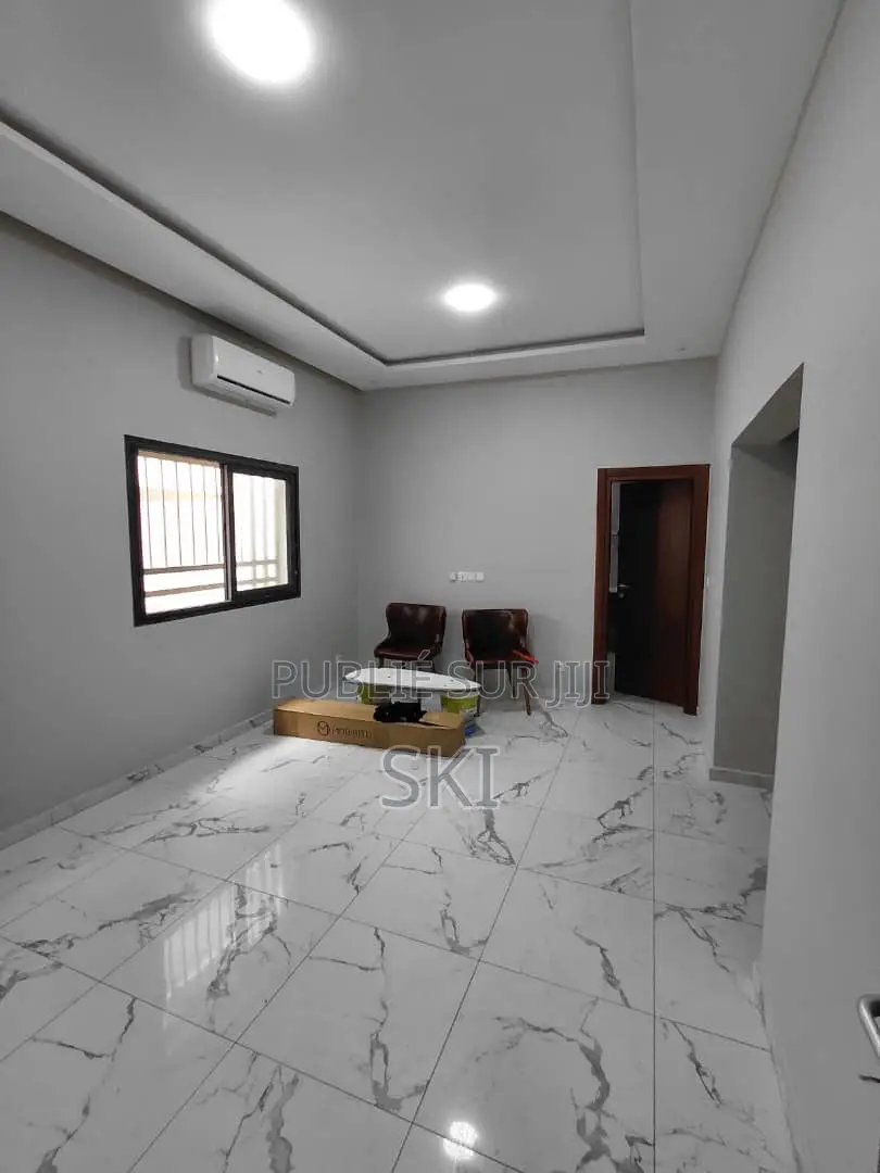 5chbre Duplex dans Cocody à Louer