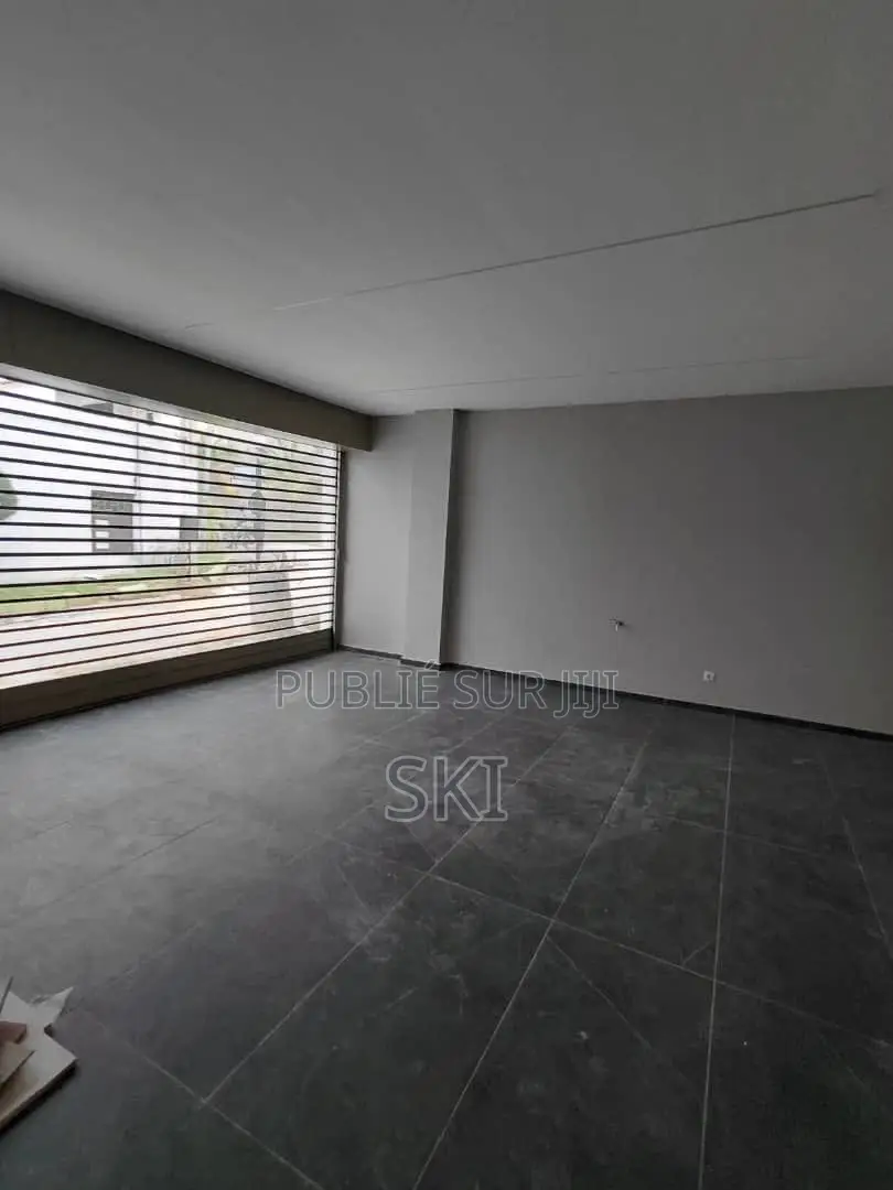 5chbre Duplex dans Cocody à Louer