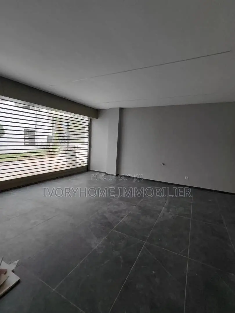 5chbre Duplex dans Cocody à Louer