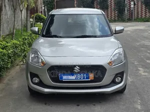 Photo - Suzuki Swift RS 2021 Gris