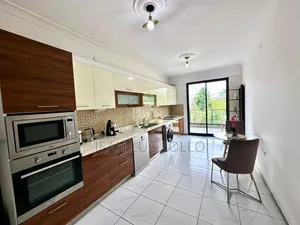 Furnished 3chbre Appartement dans Lollo, Marcory à Vendre