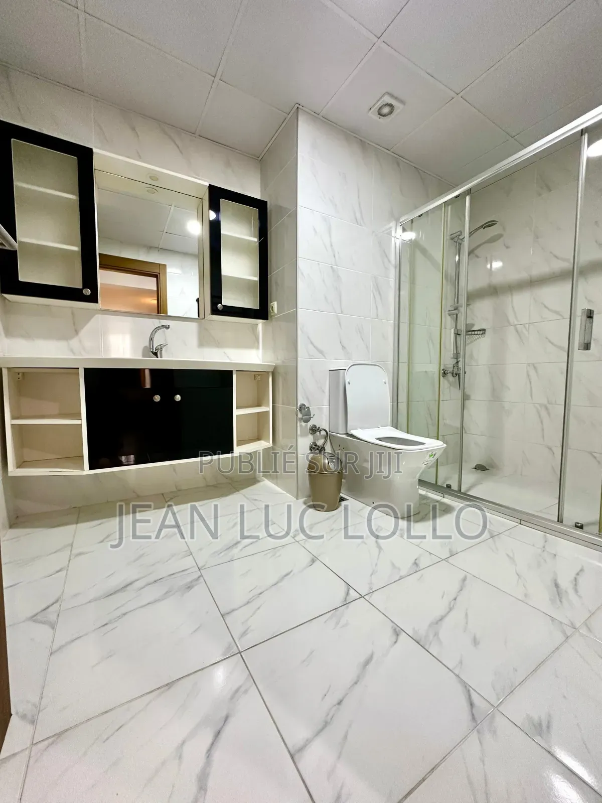 Furnished 3chbre Appartement dans Lollo, Marcory à Vendre