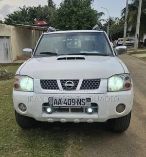 Photo - Nissan Hardbody 2020 Blanc