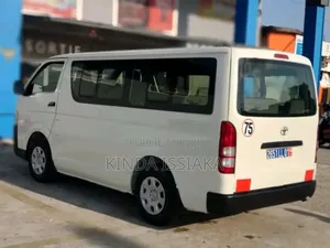 Toyota HiAce 2022 Blanc cassé