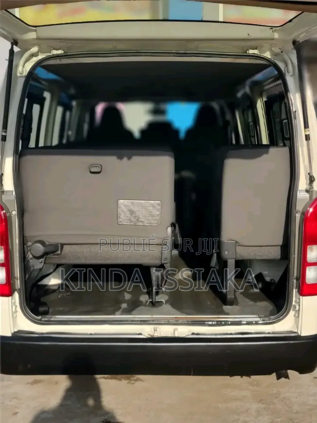 Toyota HiAce 2022 Blanc cassé