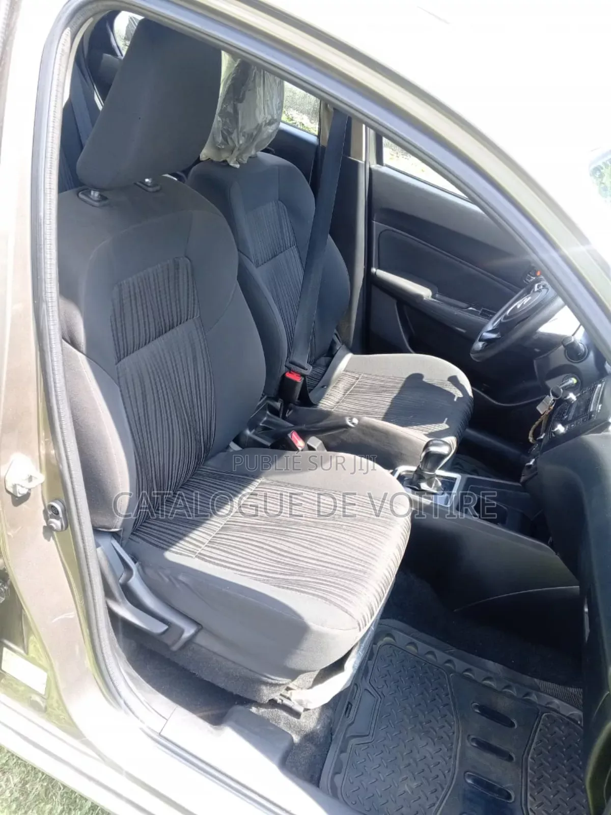 Suzuki Dzire 2025 Gris