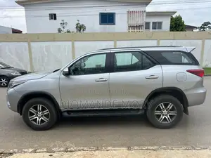 Toyota Fortuner 2.4 D AWD 2022 Gris