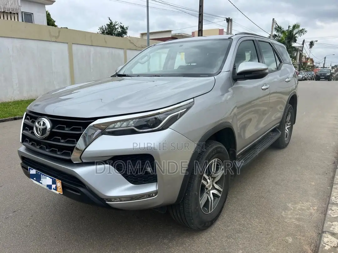 Toyota Fortuner 2.4 D AWD 2022 Gris