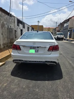 Mercedes-Benz E350 Base 4Matic Wagon AWD (3.5L 6cyl 7A) 2016