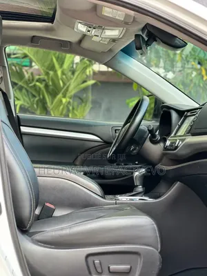 Toyota Highlander XLE 4x2 V6 (3.5L 6cyl 8A) 2018 Blanc