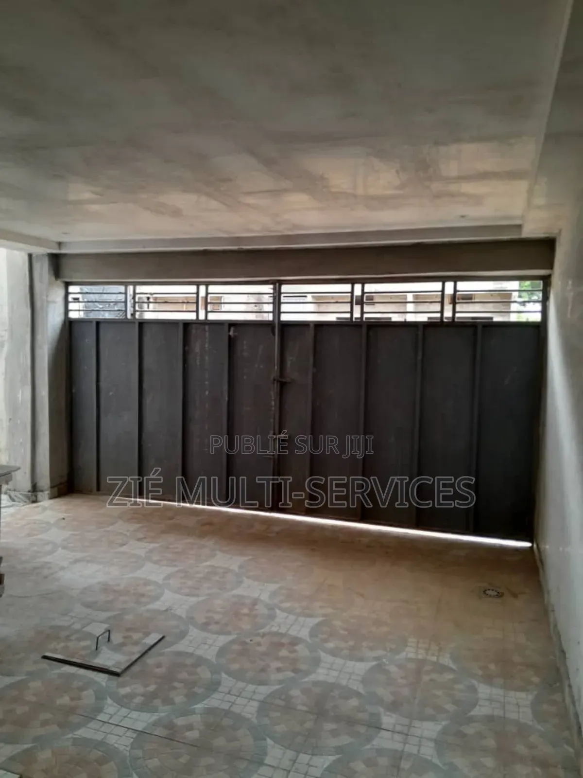 Furnished 5chbre Duplex dans Zié Multi-Service, Cocody à Vendre