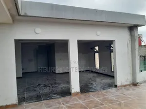 7chbre Duplex dans Angre Nouveau Chu, Cocody à Vendre