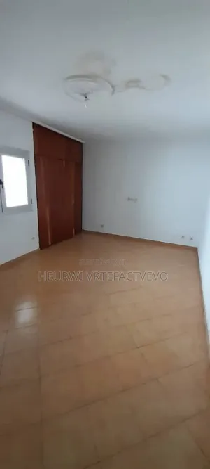 4chbre Villa dans Ciad, Cocody à Vendre