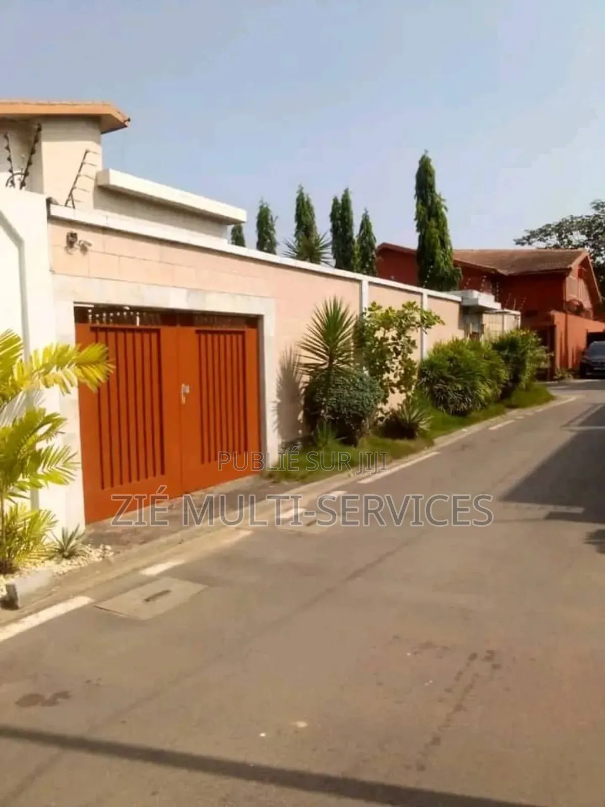 7chbre Duplex dans Zié Multi-Service, Cocody à Vendre