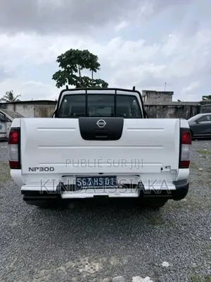 Nissan Hardbody 2018 Blanc cassé