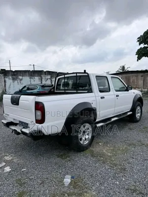 Nissan Hardbody 2018 Blanc cassé