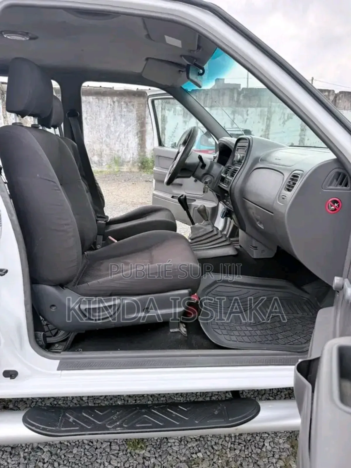 Nissan Hardbody 2018 Blanc cassé