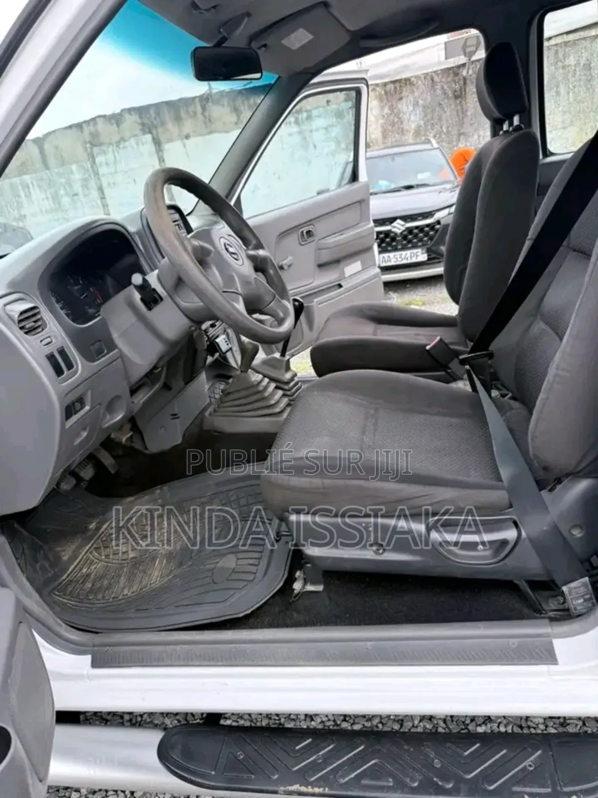 Nissan Hardbody 2018 Blanc cassé