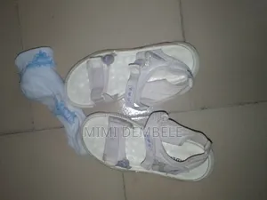 Photo - Chaussures, Vêtements, Sac ,Et Mini Ventilo