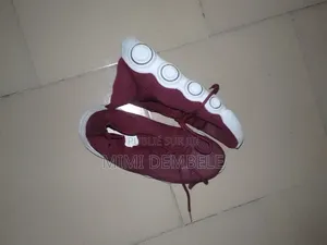 Chaussures, Vêtements, Sac ,Et Mini Ventilo