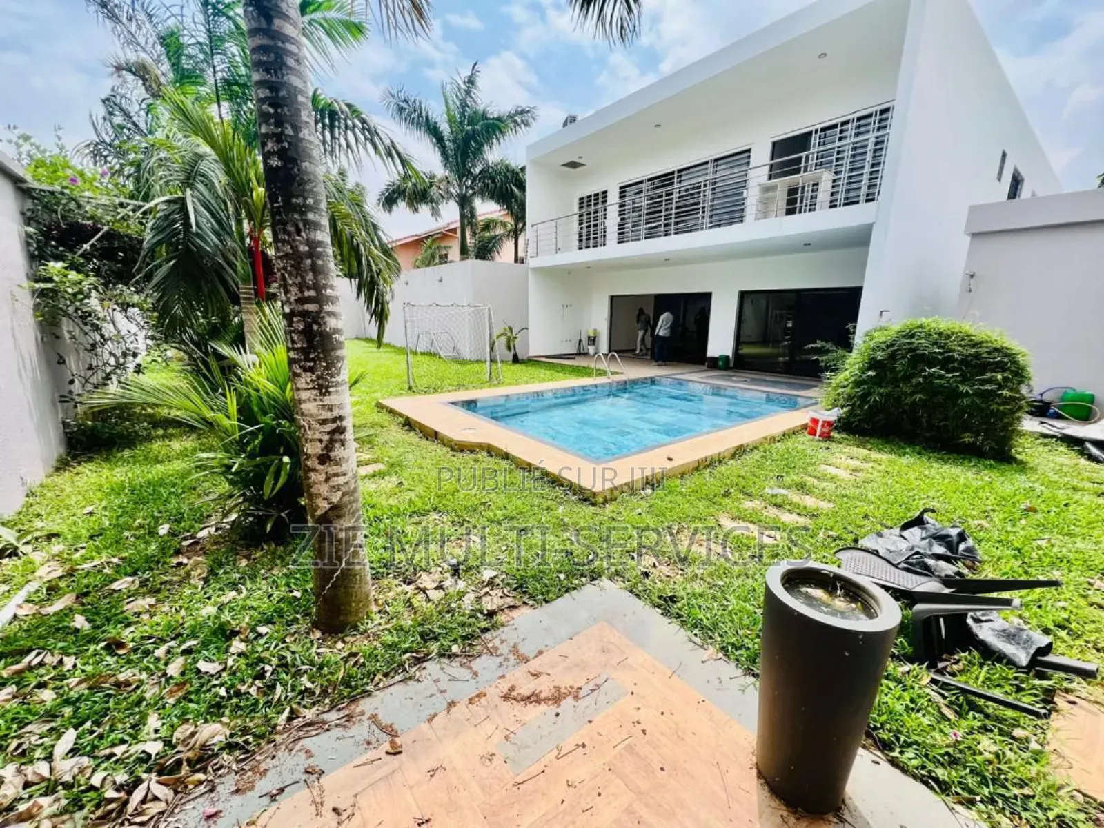 5chbre Duplex dans Zié Multi-Service, Cocody à Vendre