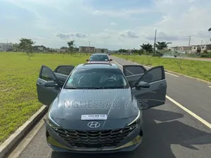 Photo - Hyundai Elantra 2022 Gris