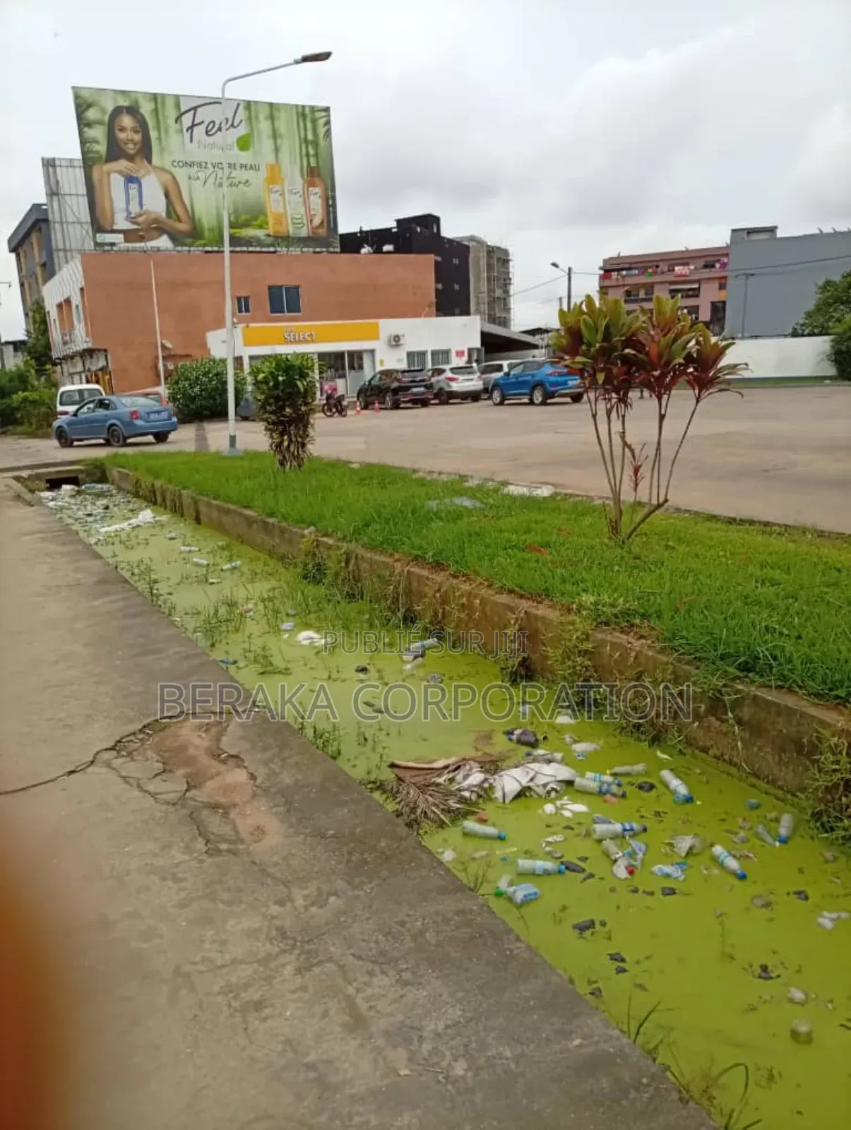 Terrain De 6068m3 en Vente