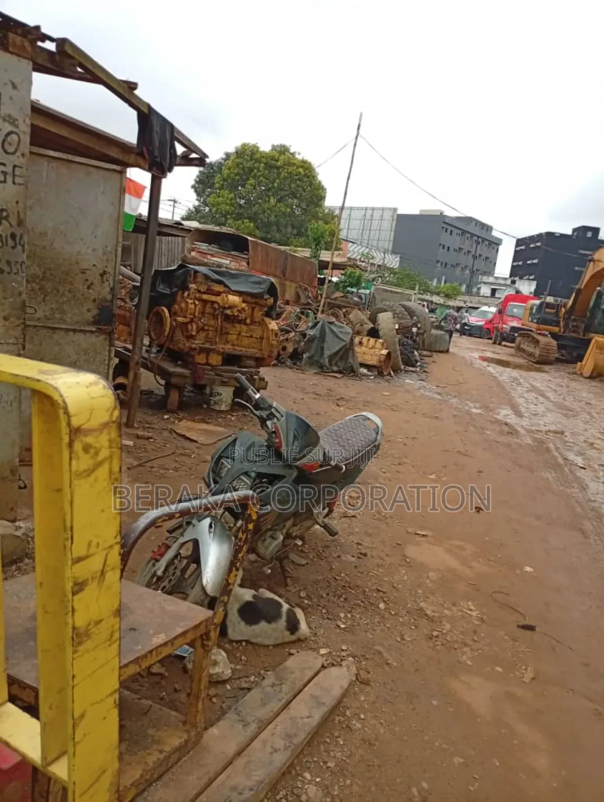 Terrain De 6068m3 en Vente