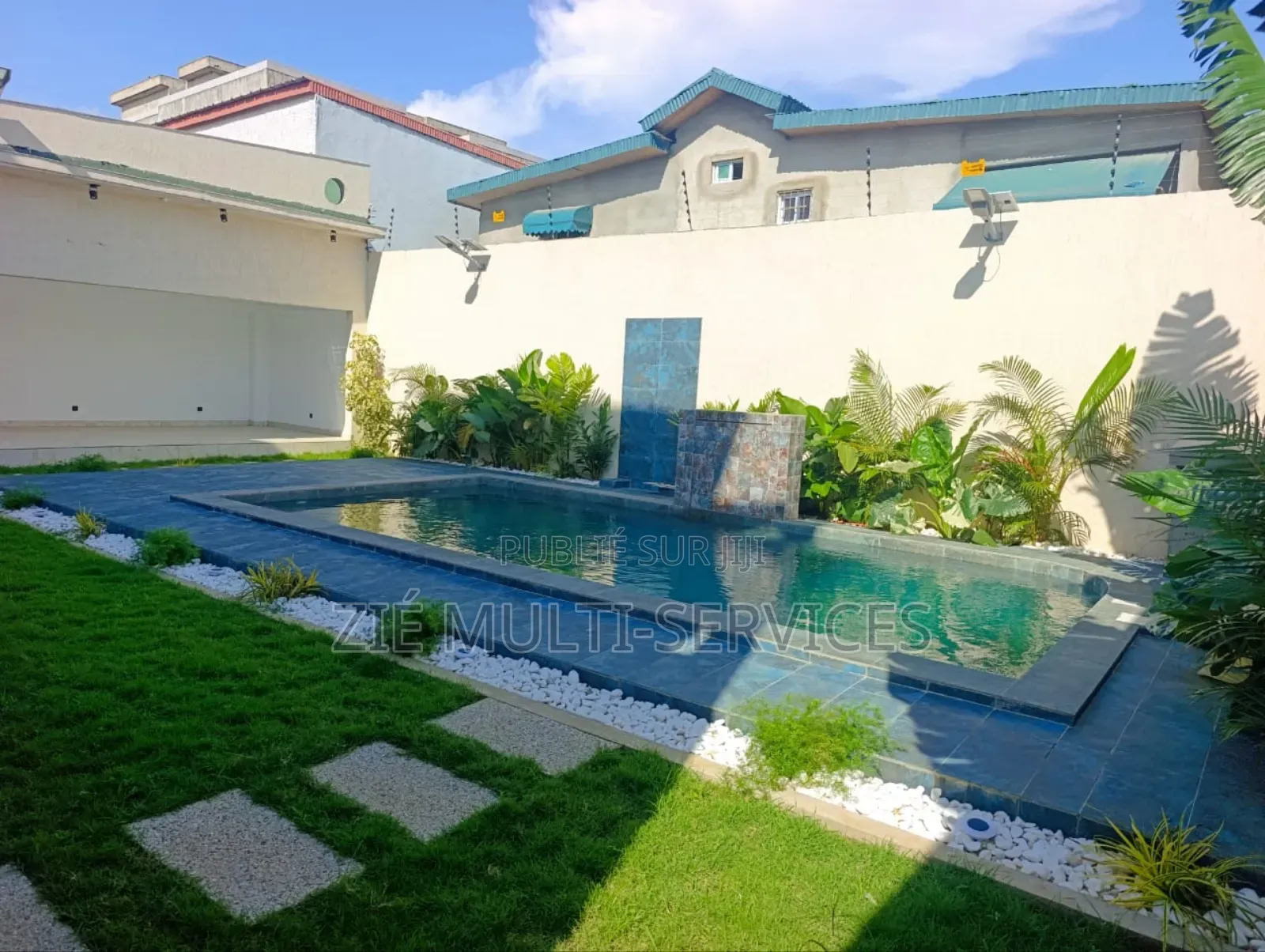 8chbre Duplex dans Zié Multi-Service, Cocody à Vendre