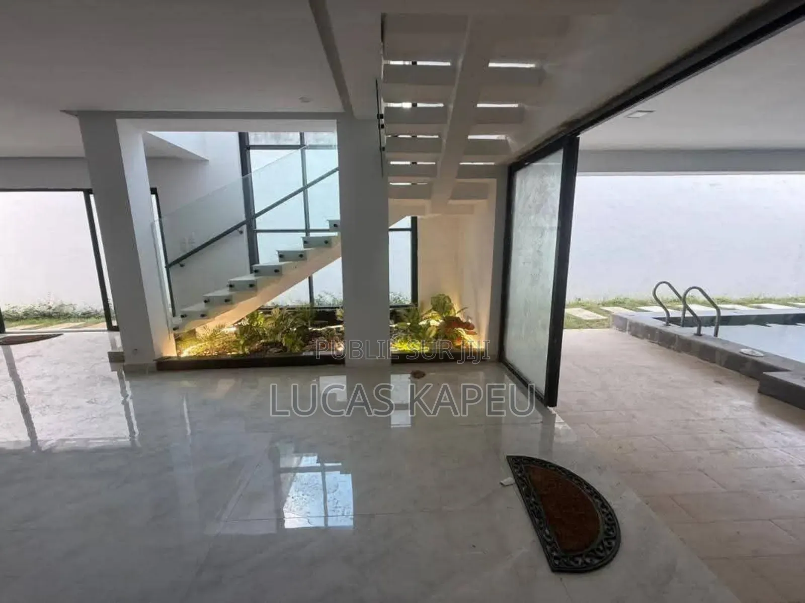 Furnished 6chbre Duplex dans Lucas Immobilier, Cocody à Vendre