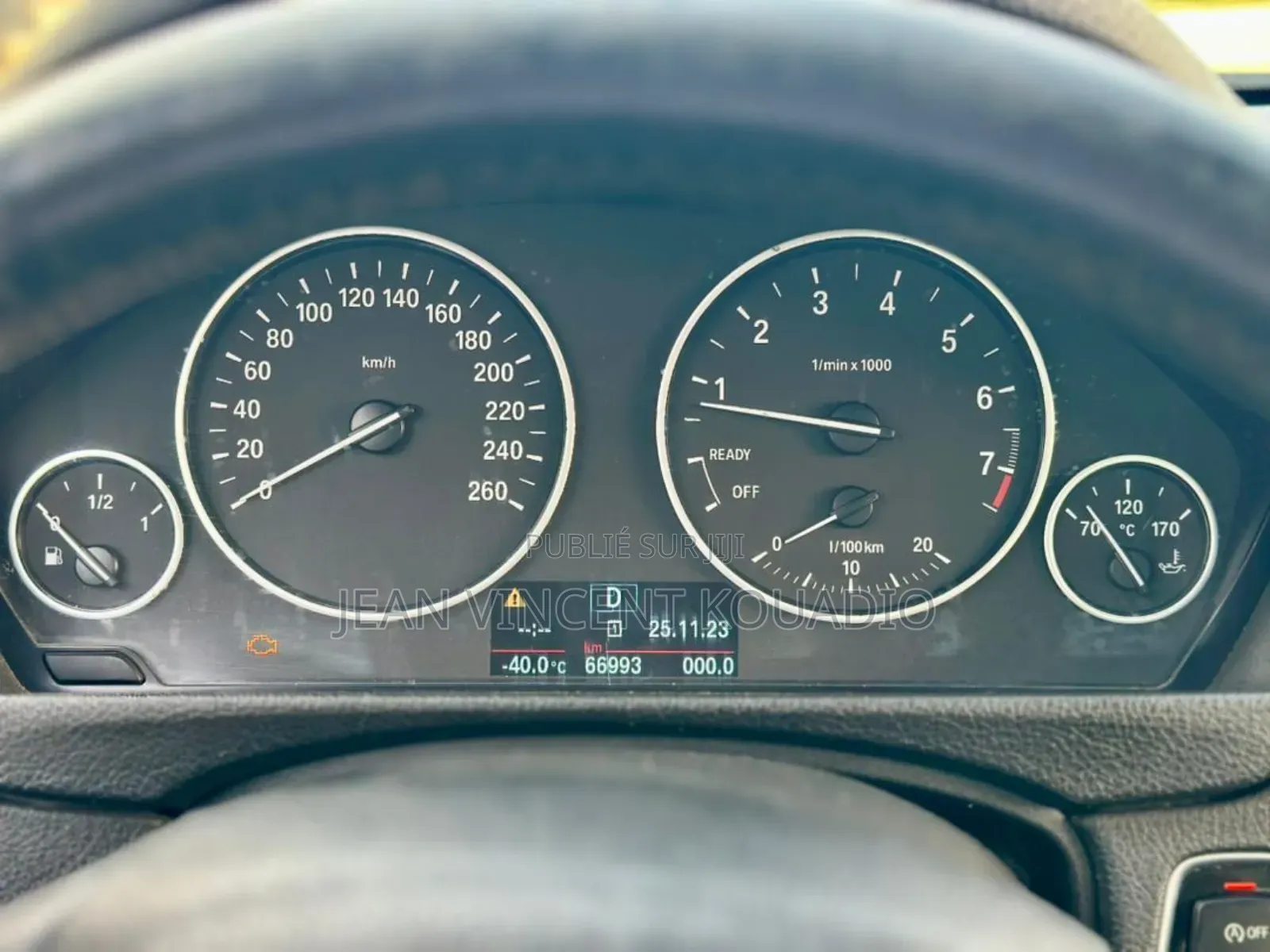 BMW 320i Sedan RWD 2015 Jaune