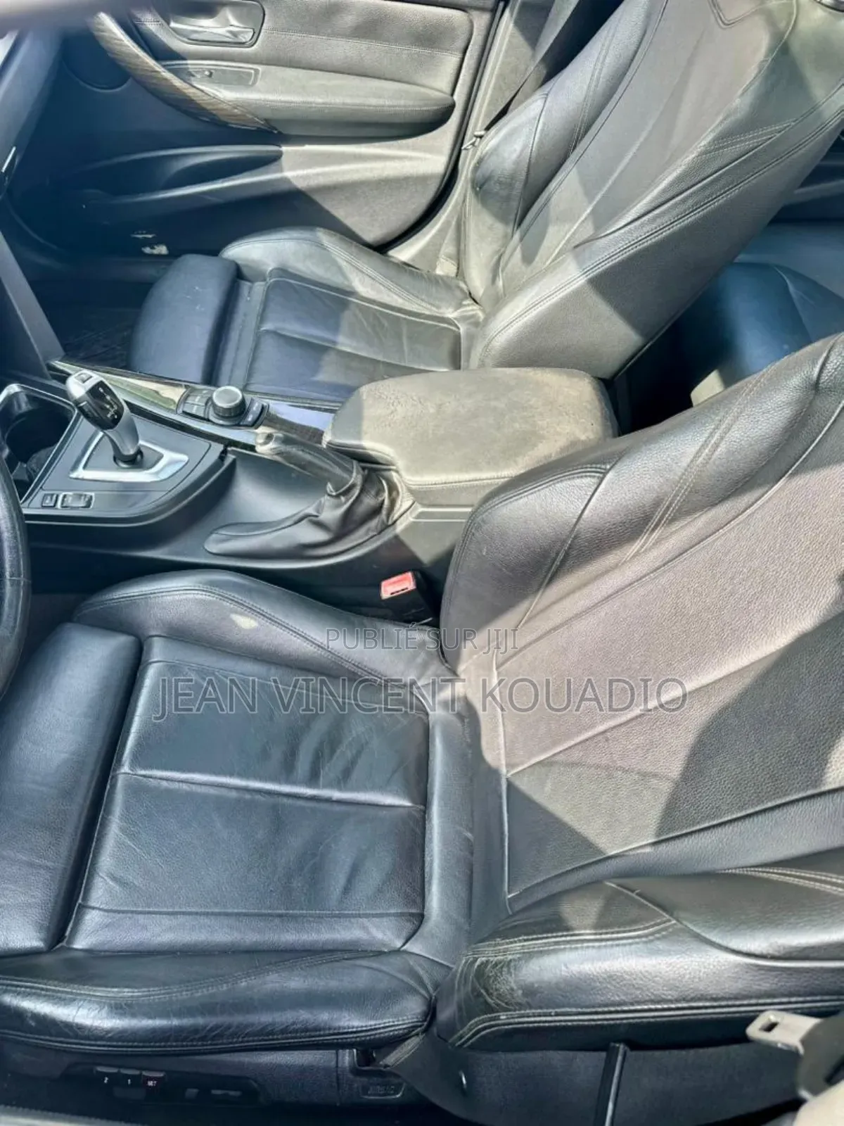 BMW 320i Sedan RWD 2015 Jaune