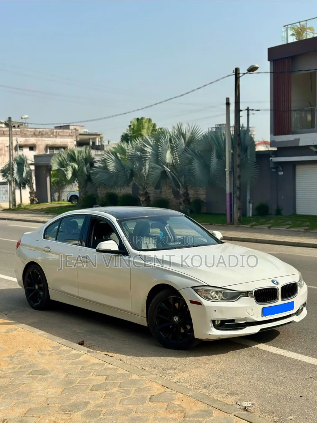 BMW 320i Sedan RWD 2015 Jaune