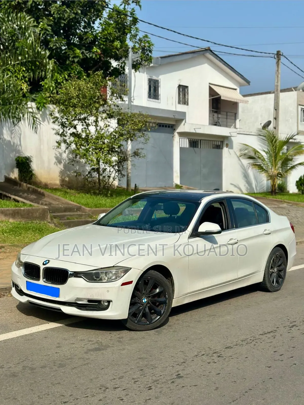 BMW 320i Sedan RWD 2015 Jaune
