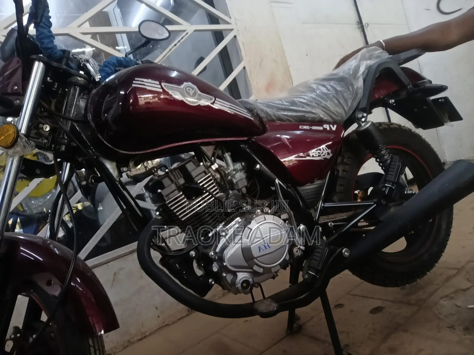 New Royal RY125 2024