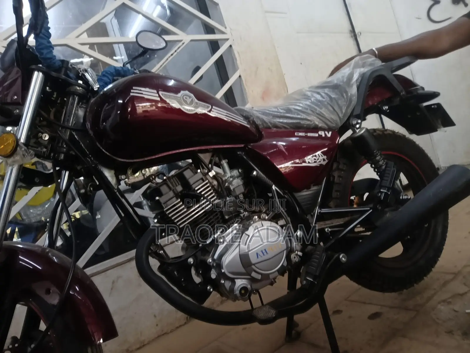 New Royal RY125 2024