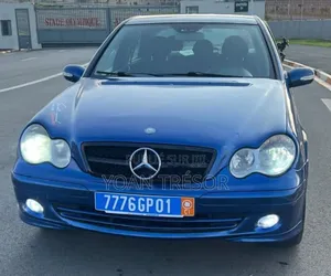 Photo - Mercedes-Benz C200 2005 Blue