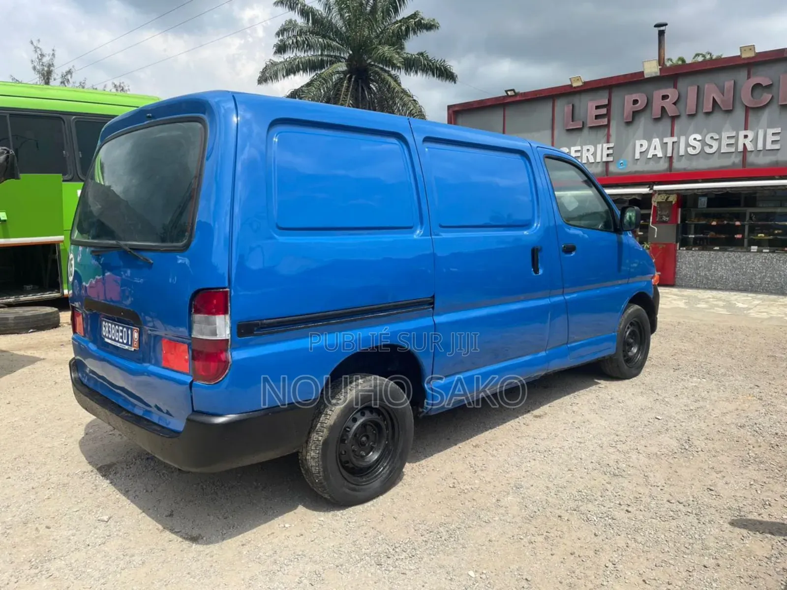Toyota HiAce 2002 Blue