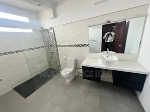 3chbre Duplex dans Cocody Abatta à Vendre