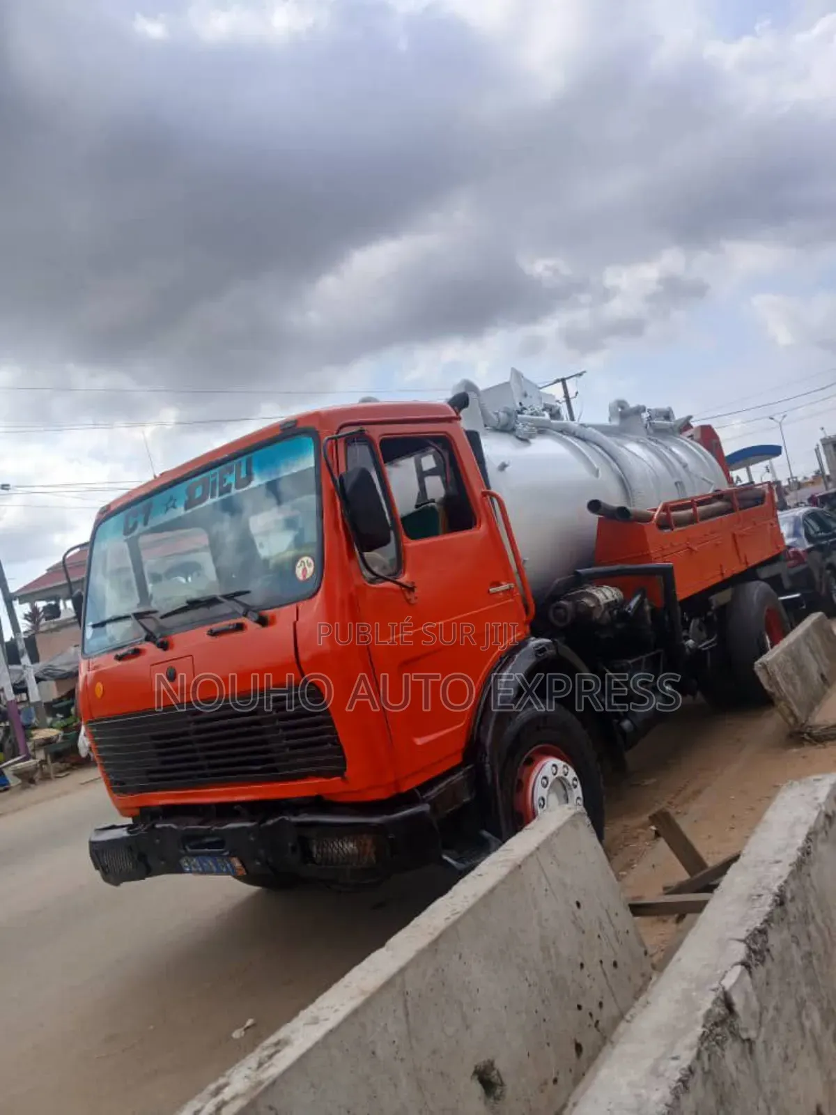 Camion Citerne Sodeci Marque Mercedes Tout Papier À Jour Moteur