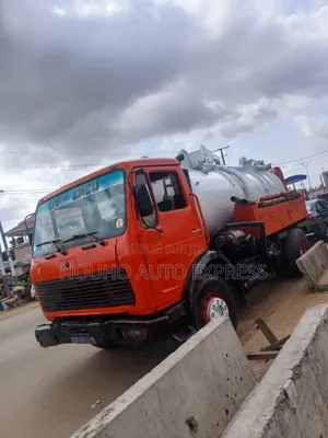 Camion Citerne Sodeci Marque Mercedes Tout Papier À Jour Moteur