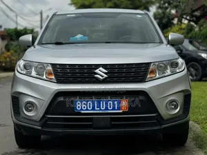 Photo - Suzuki Vitara 2023 Gris
