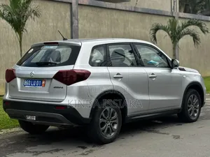 Suzuki Vitara 2023 Gris