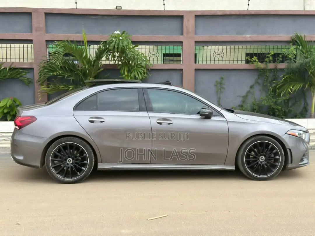 New Mercedes-Benz 220 2022 Gris