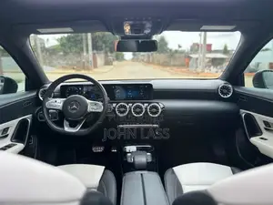 New Mercedes-Benz 220 2022 Gris