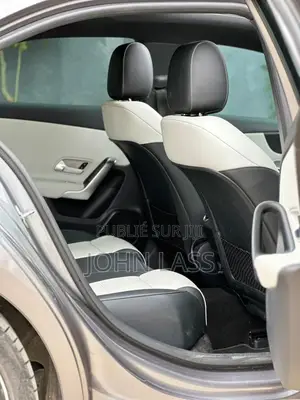 New Mercedes-Benz 220 2022 Gris