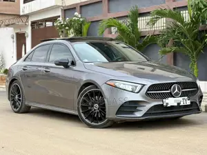 Photo - New Mercedes-Benz 220 2022 Gris