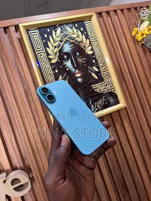 Photo - Apple iPhone 16 128 GB Vert