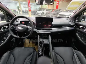 New Geely Coolray 2025 Gris