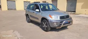 Photo - Toyota RAV4 2005
